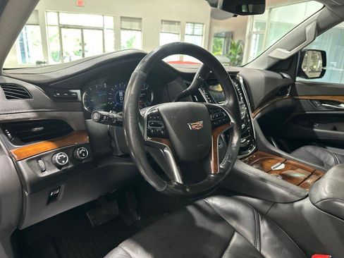 Used 2019 Cadillac Escalade ESV Premium Luxury AWD/4WD image 38