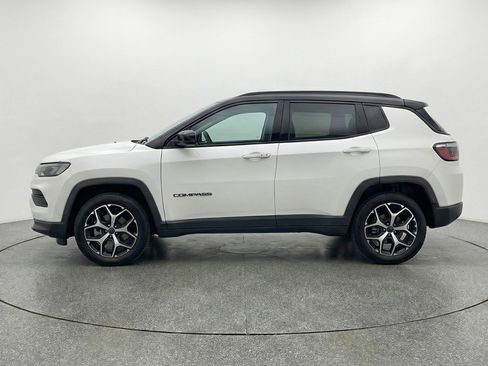Used 2025 Jeep Compass Limited image 5