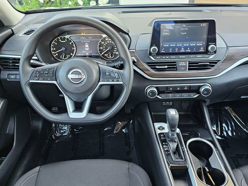 Used 2024 Nissan Altima 2.5 SV image 20