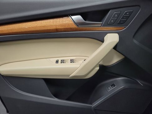 Used 2022 Audi Q5 2.0T Premium w/ Convenience Package image 23