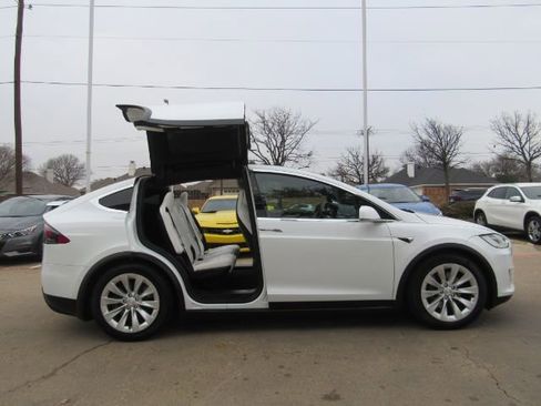 Used 2018 Tesla Model X 100D image 17