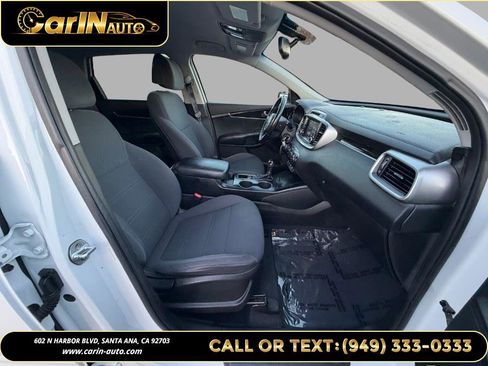 Used 2017 Kia Sorento LX w/ LX V6 Convenience Package image 13