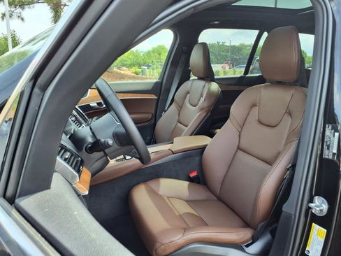 Certified 2025 Volvo XC90 B5 Plus image 3