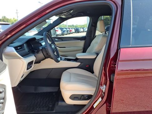 Used 2026 Jeep Grand Cherokee L Limited AWD/4WD image 4