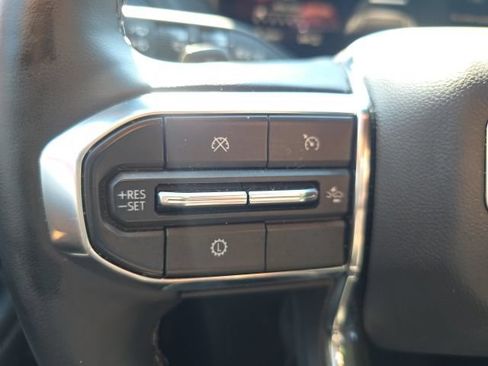 Used 2025 GMC Yukon XL Denali AWD/4WD image 26