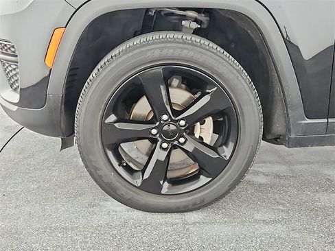 Used 2023 Jeep Grand Cherokee Altitude image 38