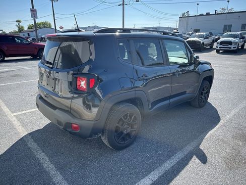 Used 2019 Jeep Renegade Altitude w/ Quick Order Package 2XM AWD/4WD image 3