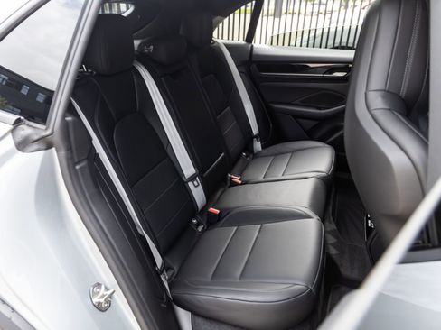 Certified 2025 Porsche Macan Electric image 35