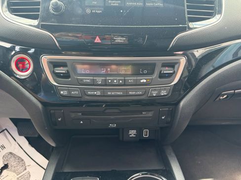 Used 2019 Honda Pilot Touring image 8
