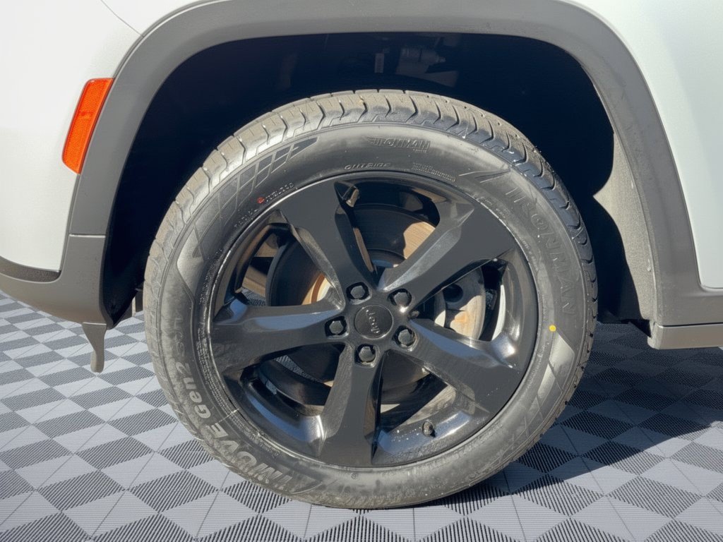 Used 2021 Jeep Grand Cherokee L Laredo RWD image 13