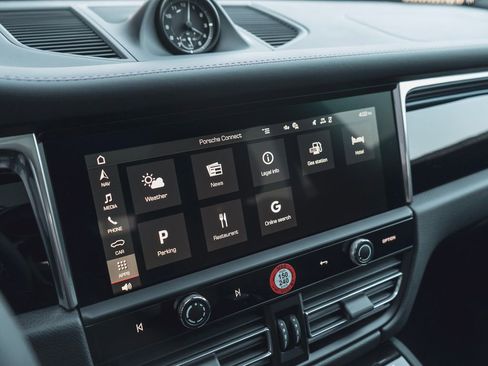 New 2025 Porsche Macan AWD/4WD image 25