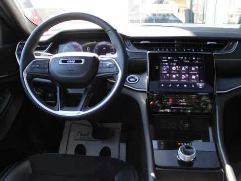 Certified 2024 Jeep Grand Cherokee Altitude image 14