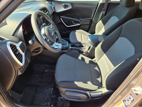 Used 2024 Kia Soul LX w/ Option Group 015 FWD image 13