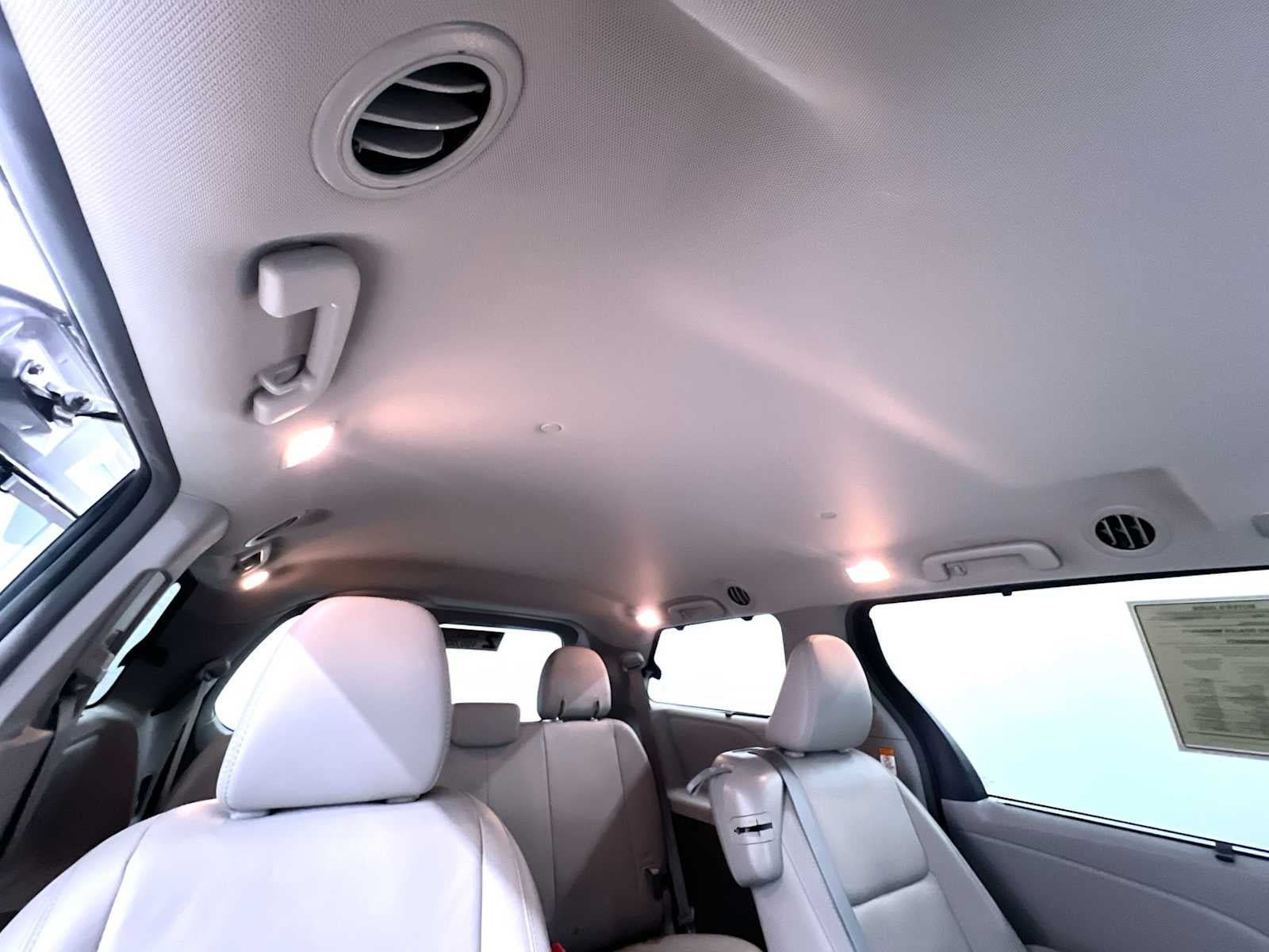 Used 2019 Toyota Sienna XLE w/ XLE Navigation Package FWD image 40