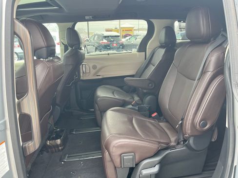 Certified 2024 Toyota Sienna Platinum image 29