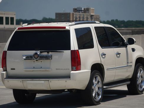Used 2008 Cadillac Escalade AWD image 17