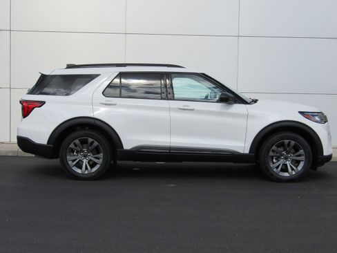 New 2026 Ford Explorer Active w/ Active Comfort Package AWD/4WD image 4