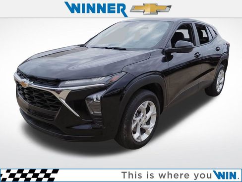 Used 2024 Chevrolet Trax LS w/ LS Convenience Package FWD image 1