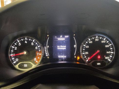 Used 2015 Jeep Renegade Latitude FWD image 23