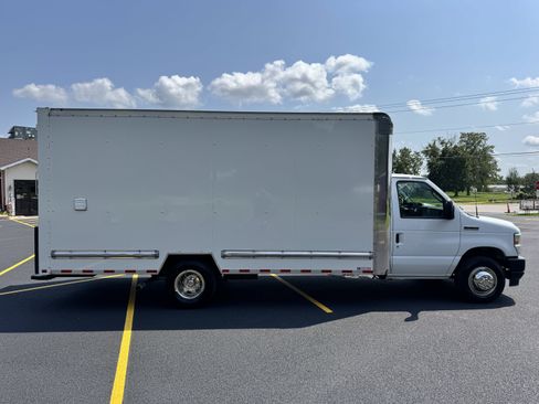 Used 2023 Ford E-350 and Econoline 350 Super Duty w/ Driver's Safety Package RWD image 5