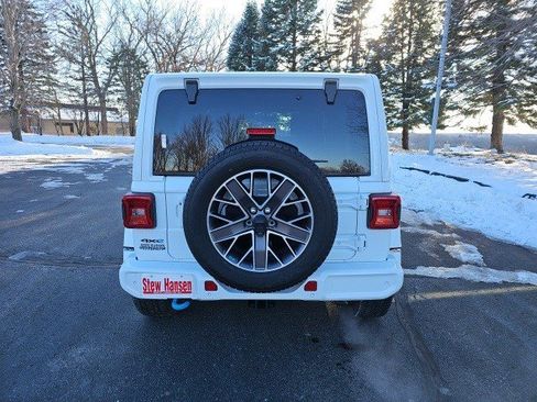 Used 2022 Jeep Wrangler Unlimited Sahara image 5