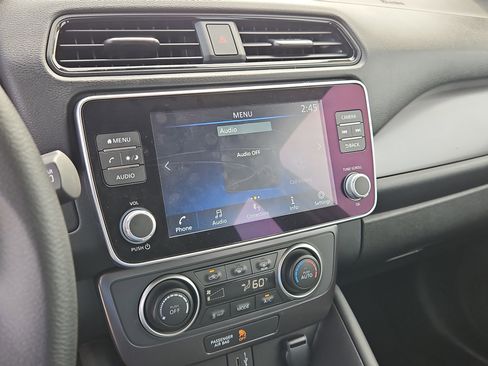 Used 2025 Nissan Leaf S image 21