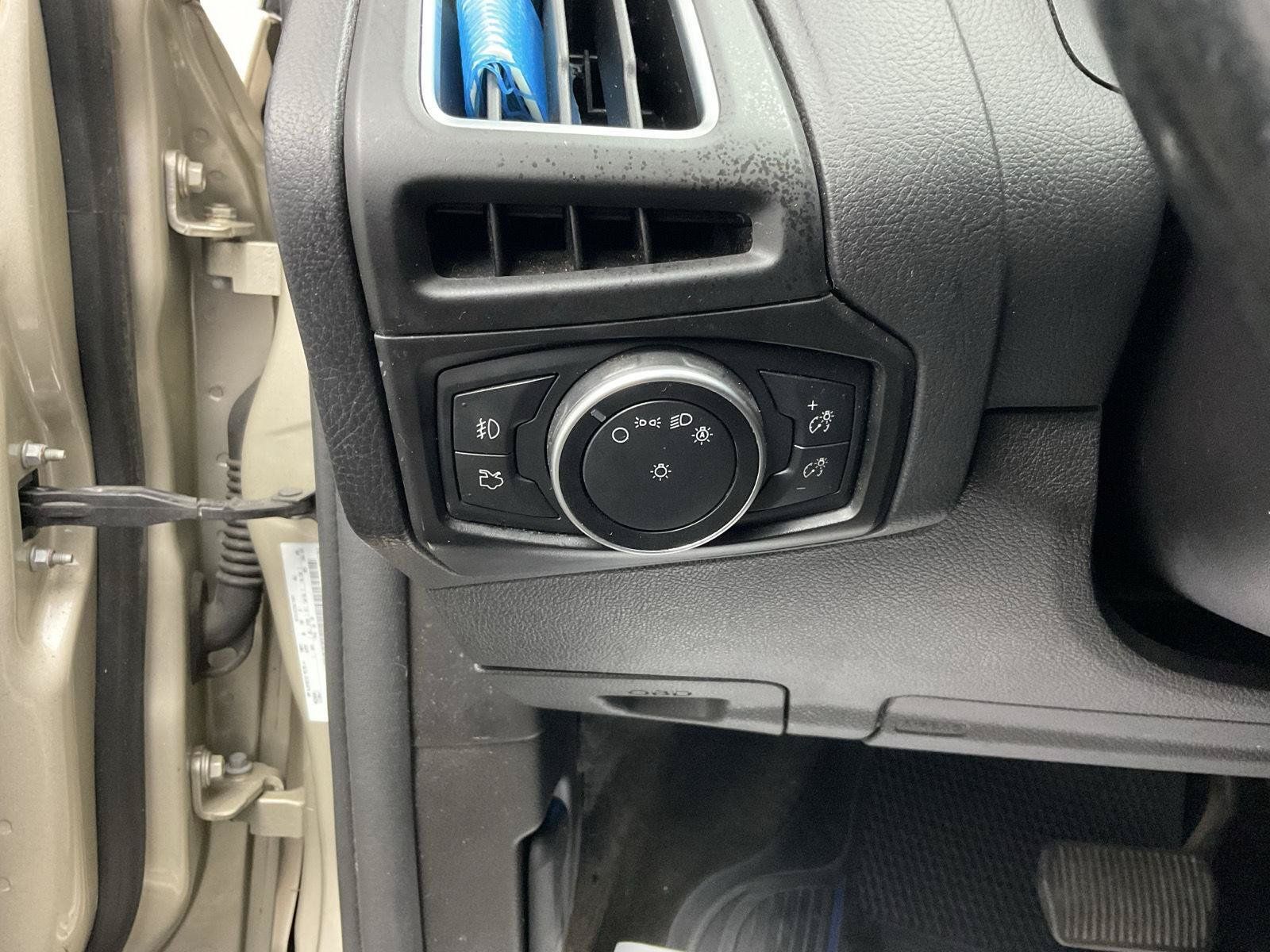 Used 2017 Ford Focus Titanium FWD image 13