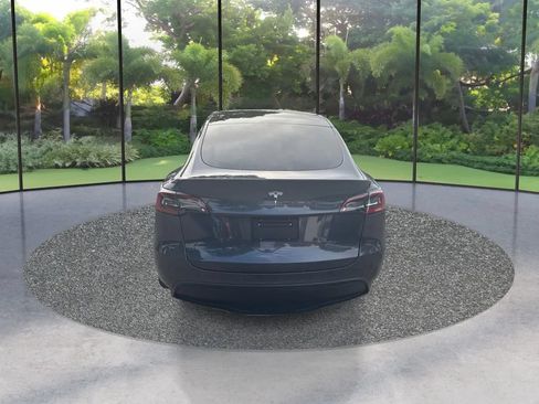 Used 2022 Tesla Model Y Long Range AWD/4WD image 6
