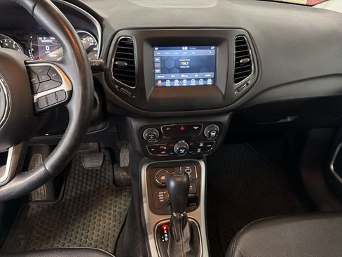 Used 2020 Jeep Compass Latitude w/ Cold Weather Group AWD/4WD image 5