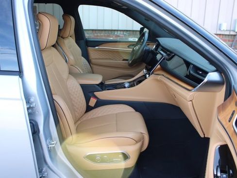 Used 2024 Jeep Grand Cherokee L Summit AWD/4WD image 56
