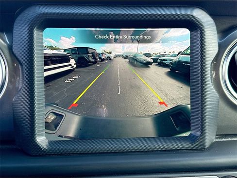 Used 2023 Jeep Gladiator Overland image 15