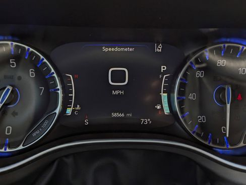 Used 2022 Chrysler Pacifica Touring-L FWD image 13