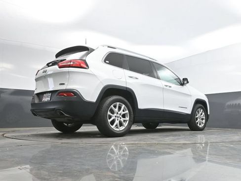 Used 2016 Jeep Cherokee Latitude w/ Safety/Convenience Group AWD/4WD image 43