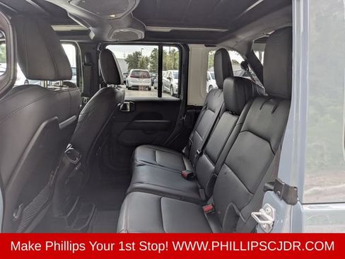 Certified 2025 Jeep Wrangler Unlimited Rubicon AWD/4WD image 13