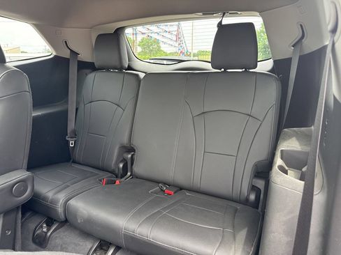 Used 2021 Buick Enclave Avenir w/ Avenir Technology Package AWD/4WD image 23