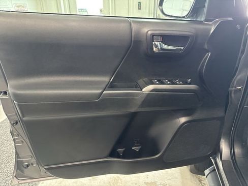 Used 2020 Toyota Tacoma TRD Sport image 21