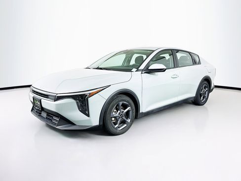 Used 2025 Kia K4 LXS image 3