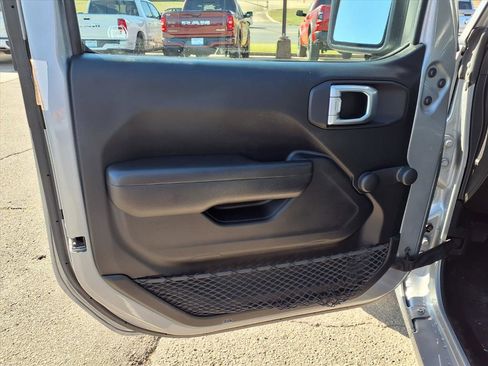 Used 2018 Jeep Wrangler Sport image 14