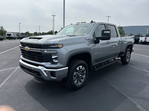 Used 2025 Chevrolet Silverado 2500 LT w/ All Star Edition AWD/4WD image 3