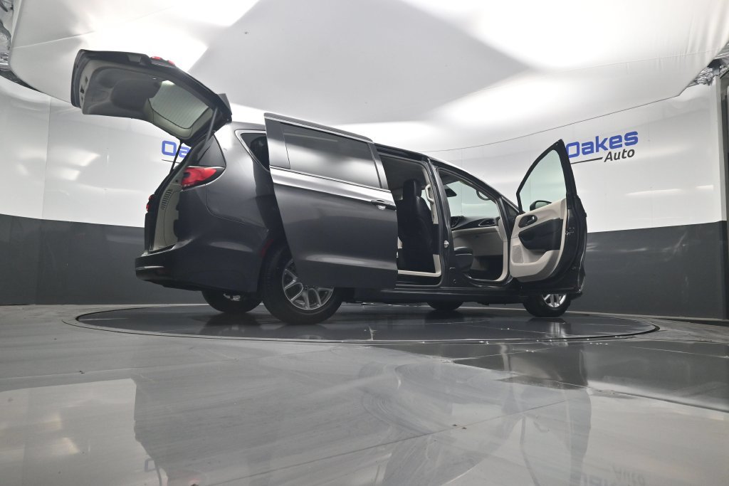 Used 2023 Chrysler Pacifica Touring-L FWD image 59