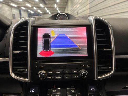 Used 2018 Porsche Cayenne AWD/4WD image 19