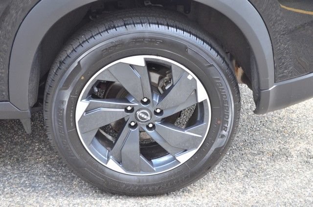 Used 2025 Nissan Rogue SV AWD/4WD image 12