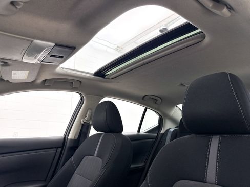 Used 2021 Nissan Sentra SV image 3