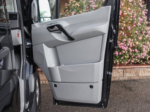 Used 2018 Mercedes-Benz Sprinter 2500 image 42