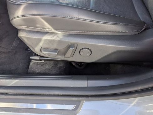 Used 2023 Kia Niro SX Touring image 27