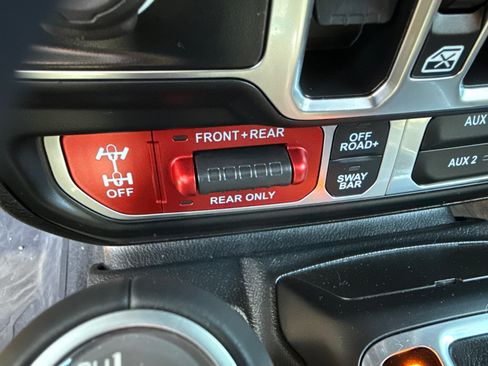 Used 2024 Jeep Wrangler Unlimited Rubicon 4xe AWD/4WD image 21