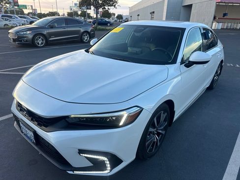 Used 2024 Honda Civic EX-L image 3