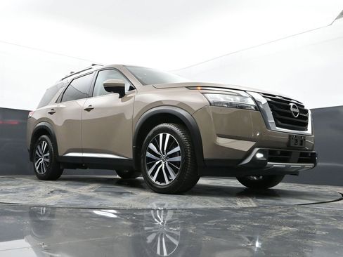Used 2024 Nissan Pathfinder Platinum w/ Cargo Package image 35