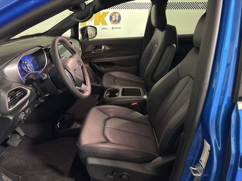 New 2026 Chrysler Pacifica Select AWD/4WD image 13