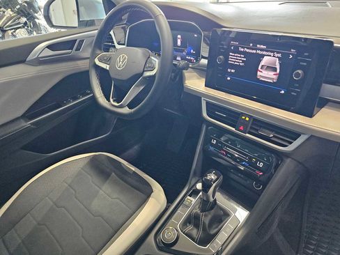 New 2025 Volkswagen Taos SE image 10